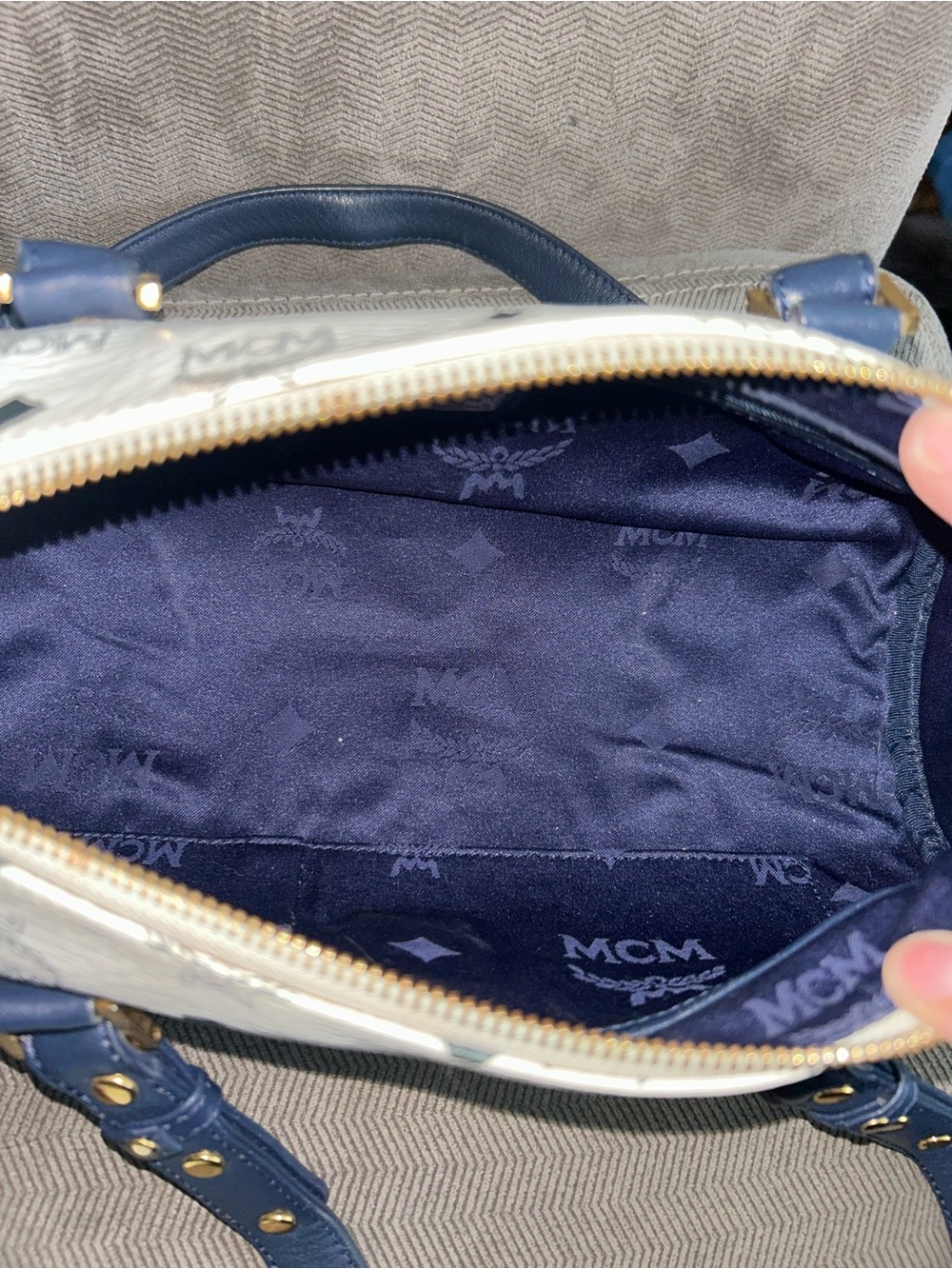 MCM White & Navy Visetos Barrel Bag with Gold Hardware - Picture 6 of 8